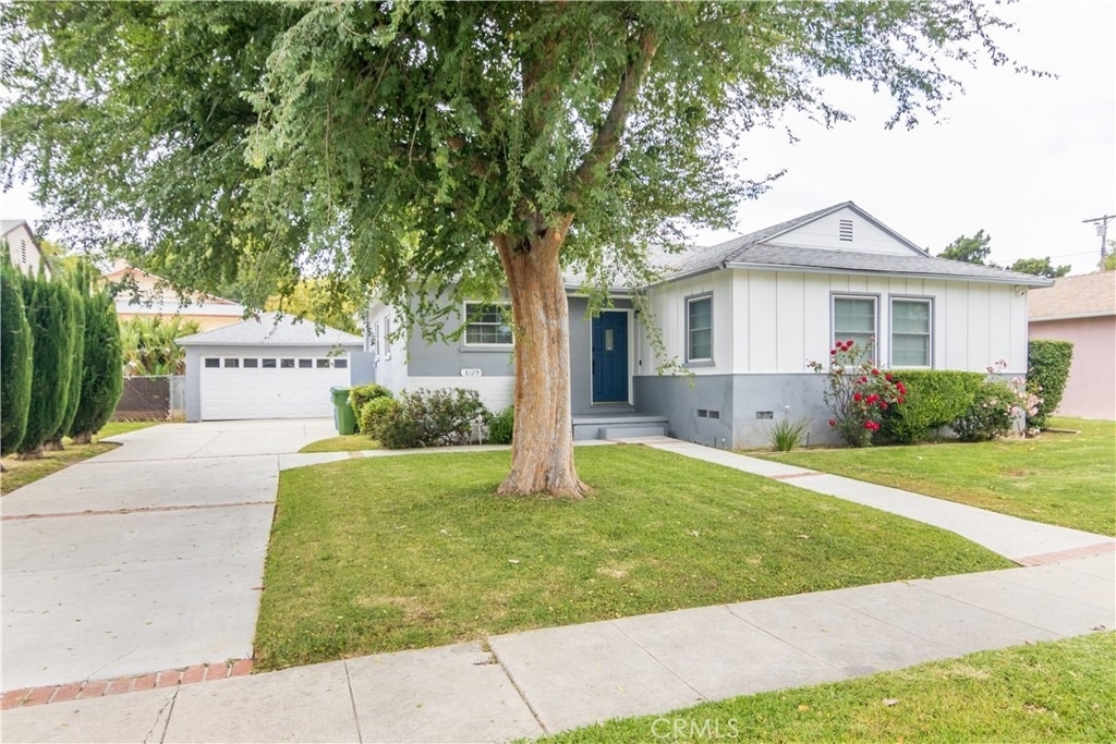 8129 Darby Avenue - Photo 2