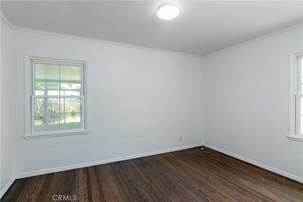 8129 Darby Avenue - Photo 8