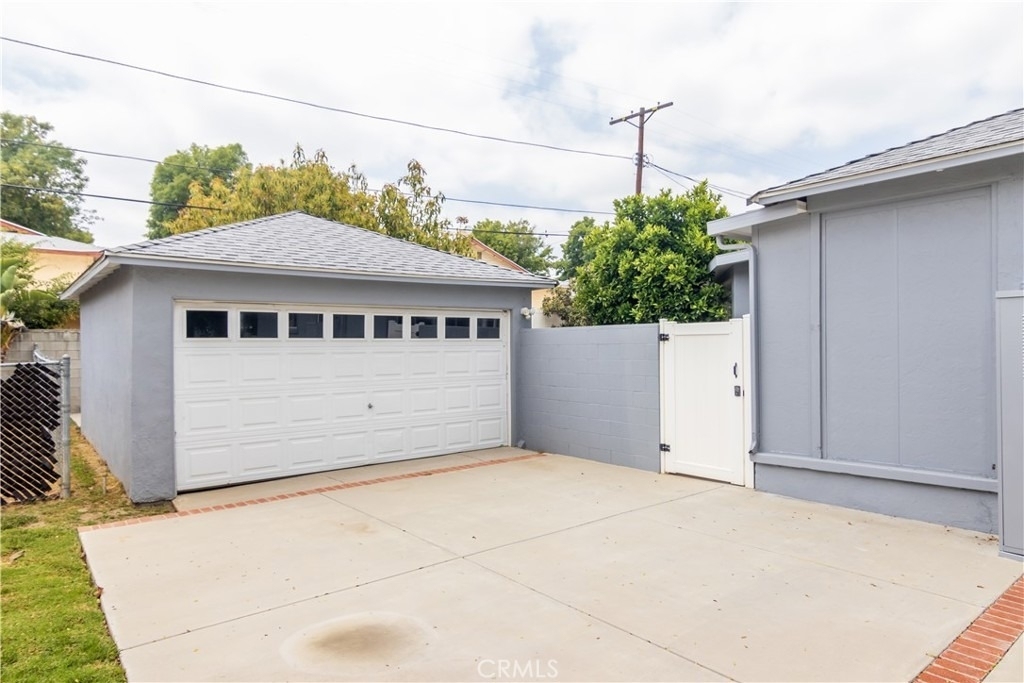 8129 Darby Avenue - Photo 3
