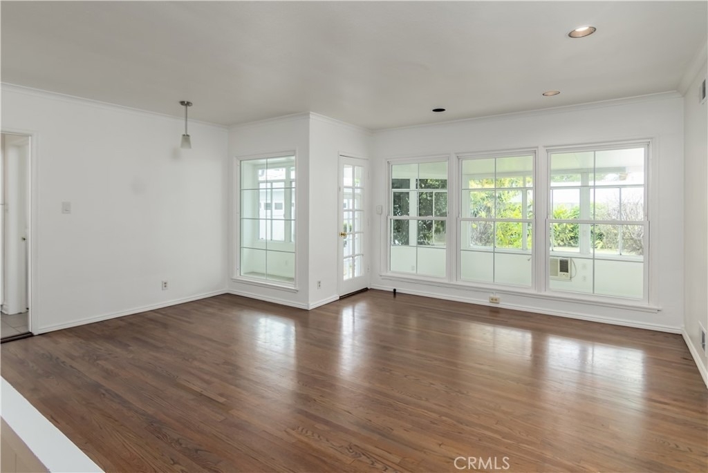 8129 Darby Avenue - Photo 4