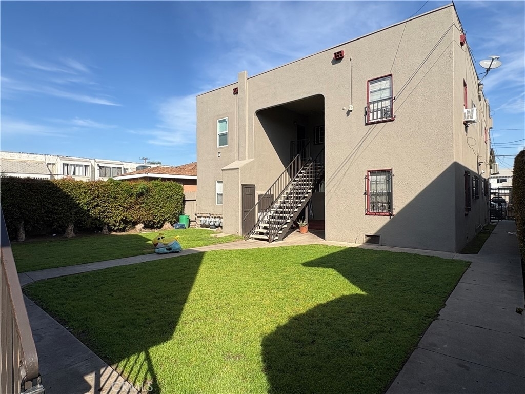 1156 E 17th - Photo 3