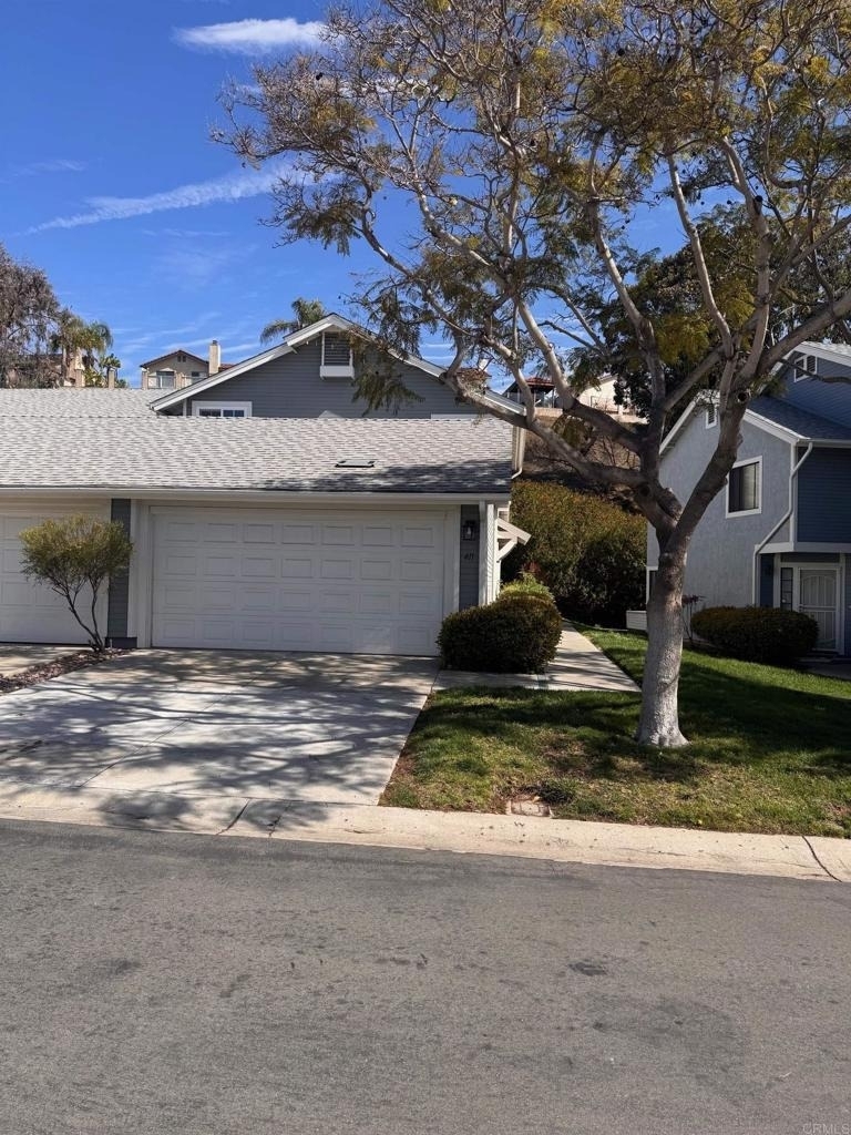 411 Windjammer Cir - Photo 0