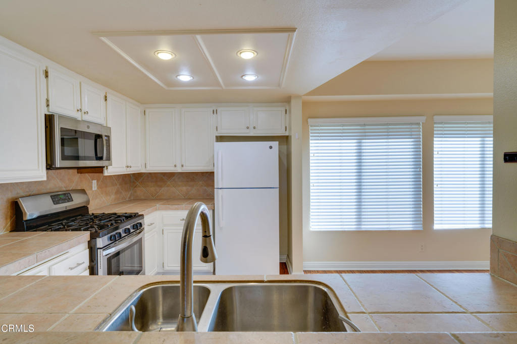 747 E California Boulevard - Photo 6