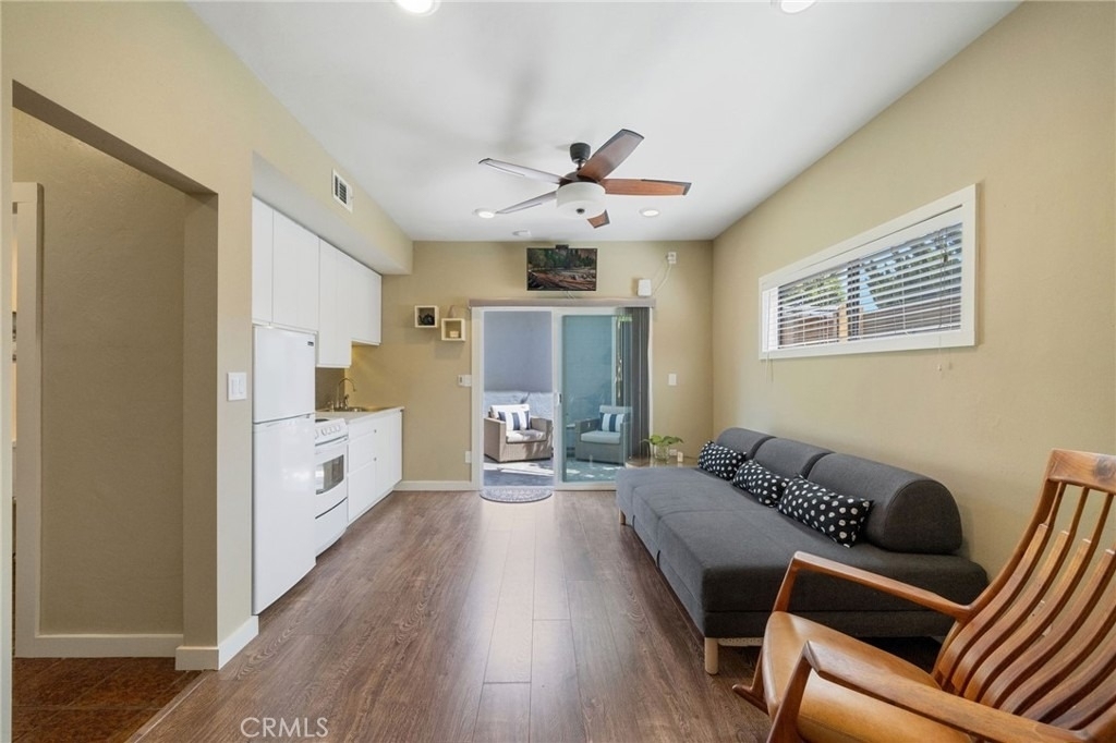 215 Monterey - Photo 3