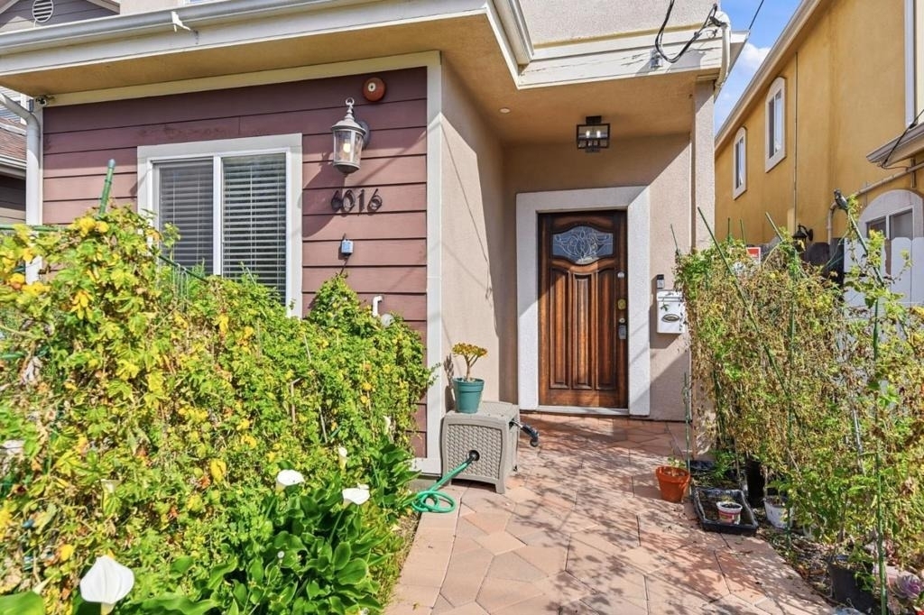 6016 Fair Avenue - Photo 2