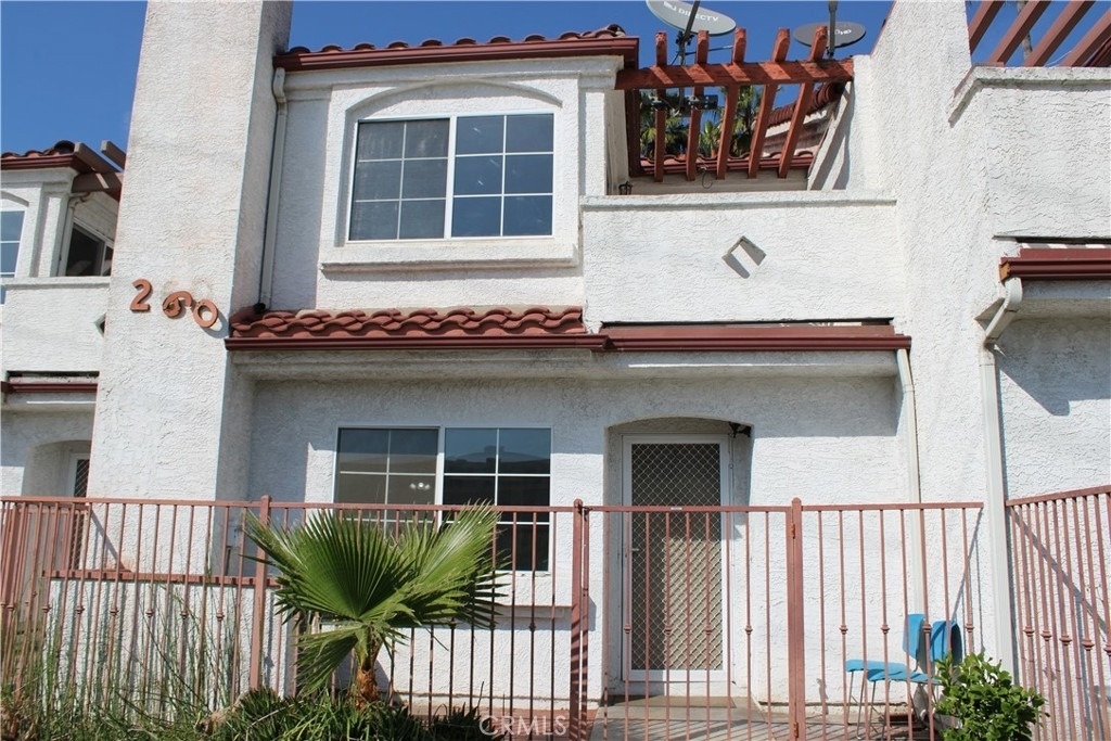 260 E Beverly Boulevard - Photo 1