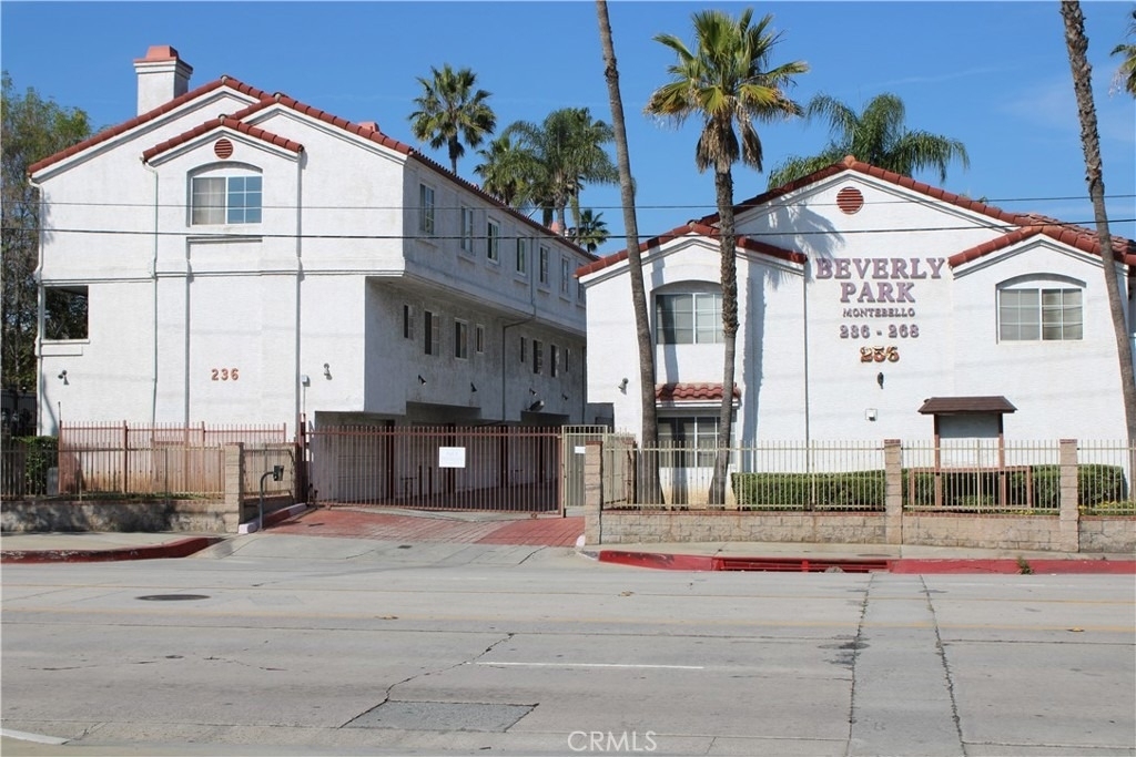 260 E Beverly Boulevard - Photo 0