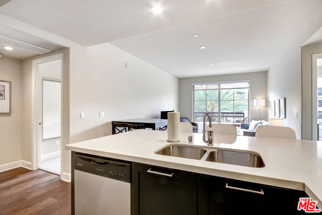 589 Americana Way - Photo 4
