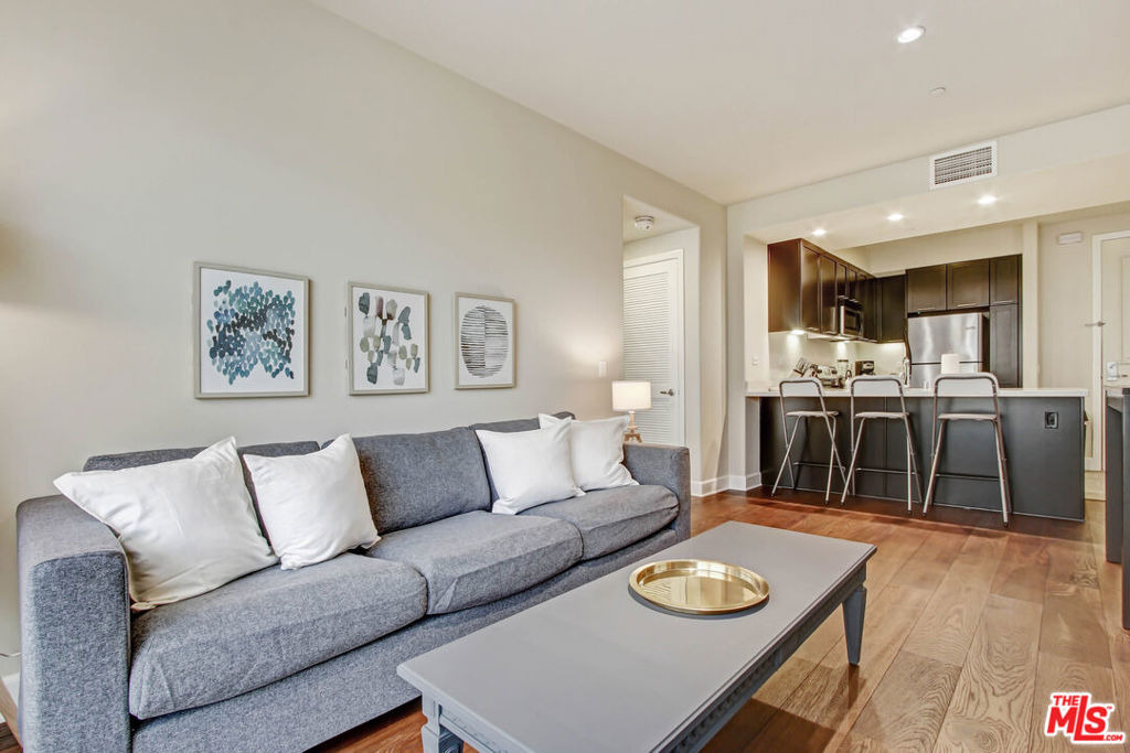 589 Americana Way - Photo 3
