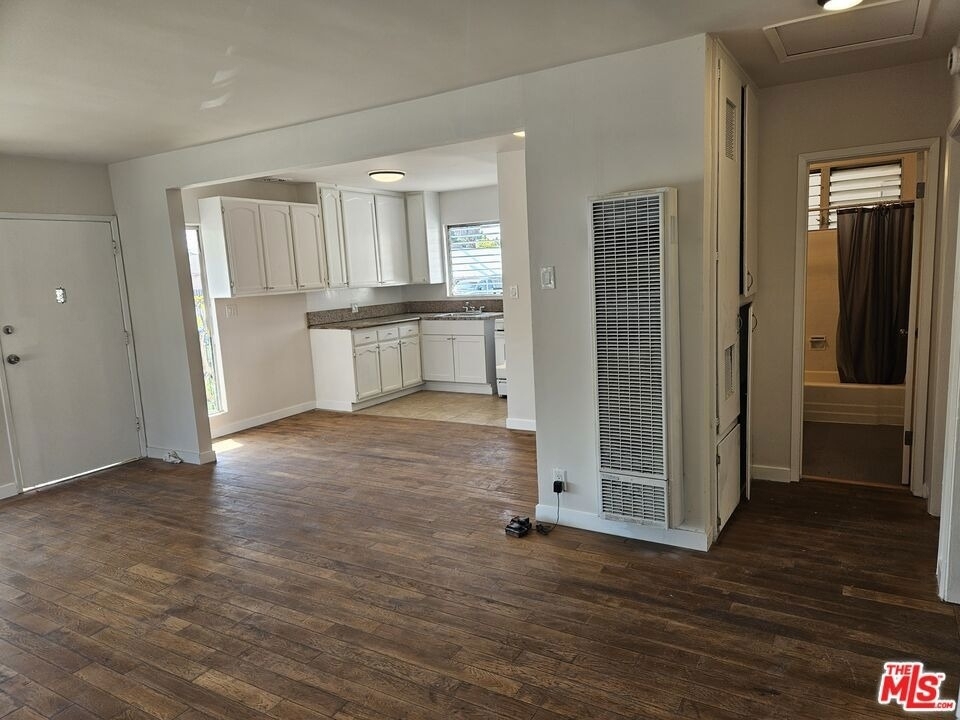 263 E 84th Place - Photo 4