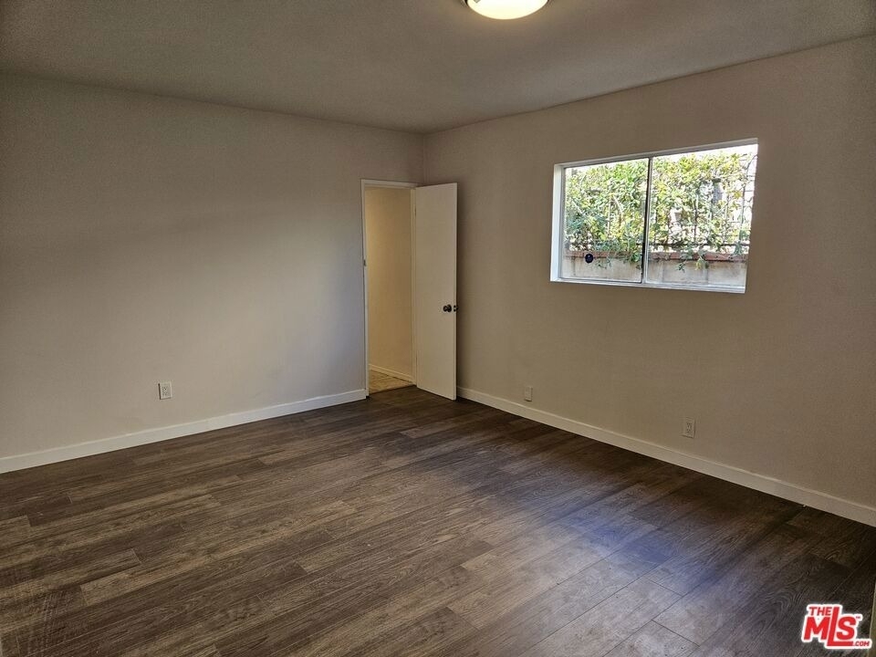 263 E 84th Place - Photo 10