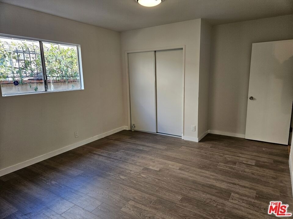 263 E 84th Place - Photo 11