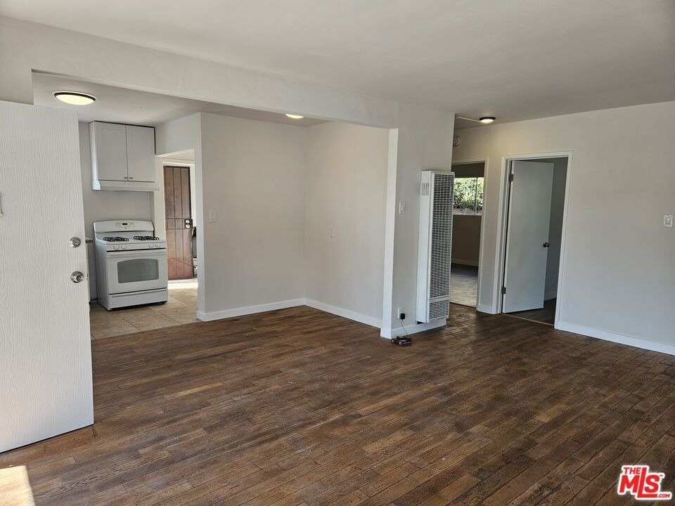 263 E 84th Place - Photo 3