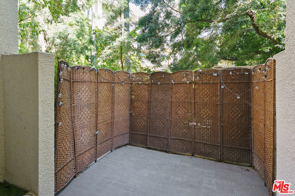1131 Alta Loma Road - Photo 21
