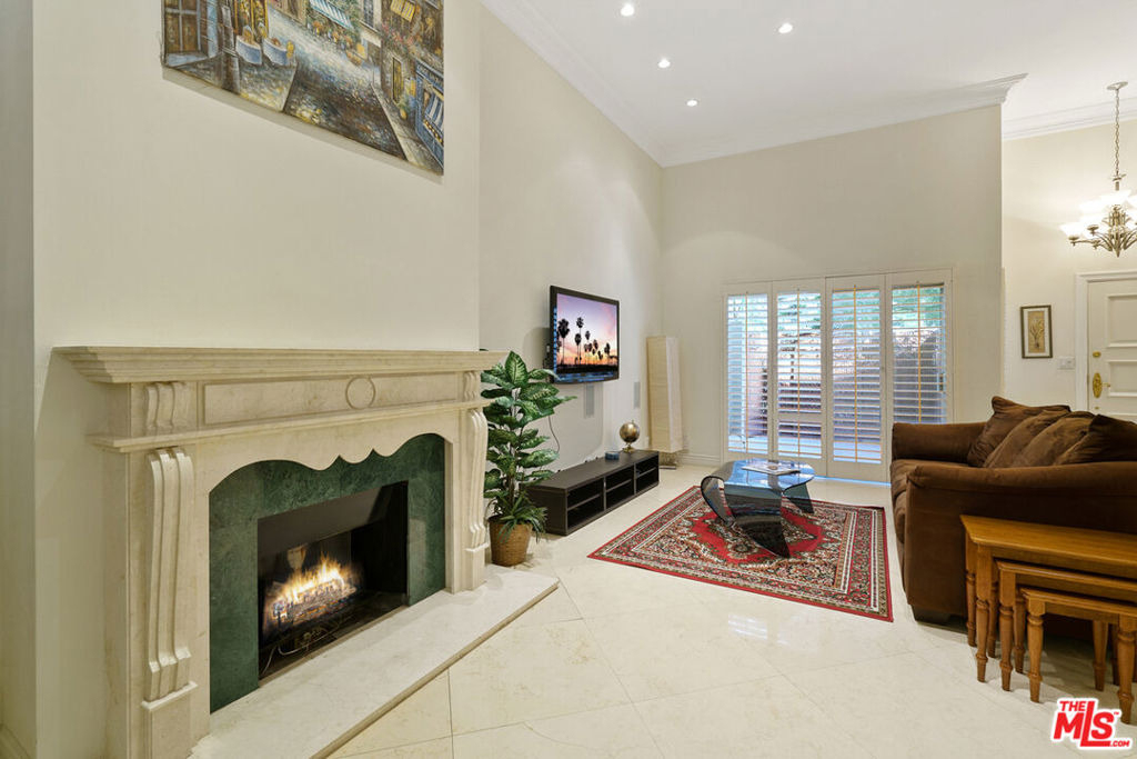 1131 Alta Loma Road - Photo 6