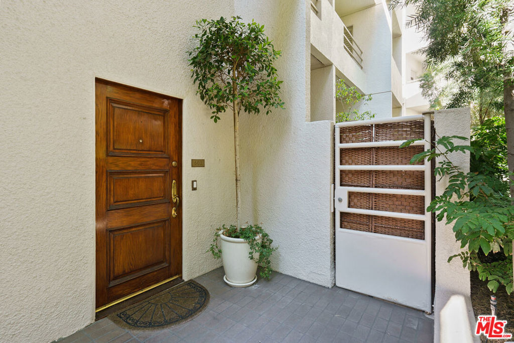 1131 Alta Loma Road - Photo 20
