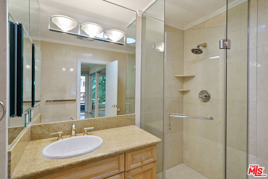 1131 Alta Loma Road - Photo 17