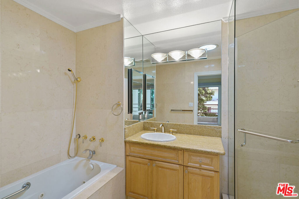 1131 Alta Loma Road - Photo 16