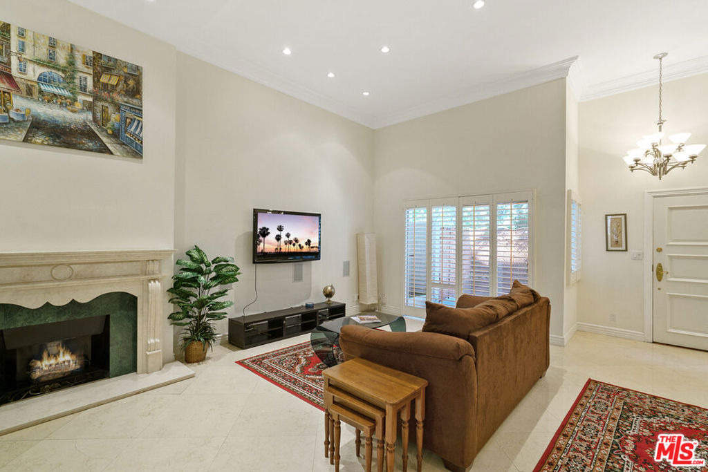 1131 Alta Loma Road - Photo 3