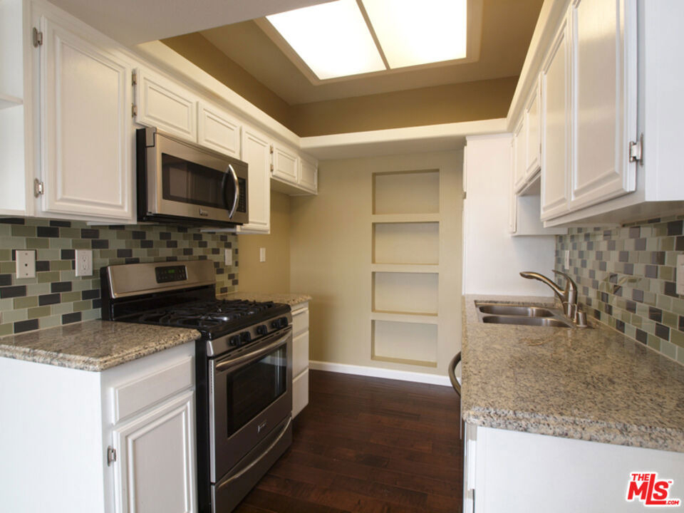 10627 Moorpark Street - Photo 5
