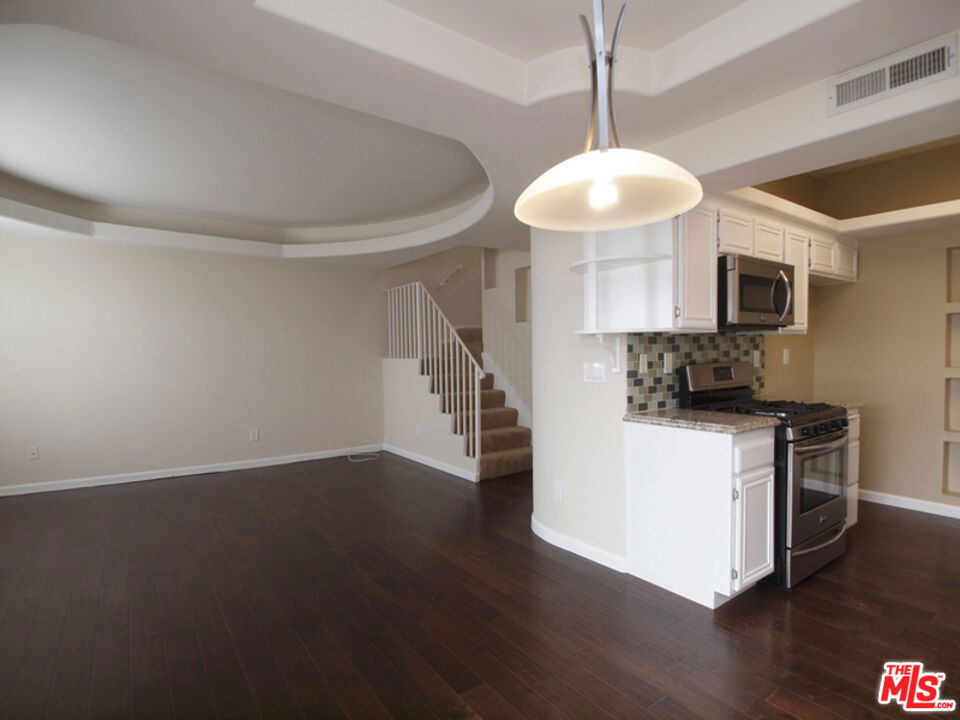 10627 Moorpark Street - Photo 3