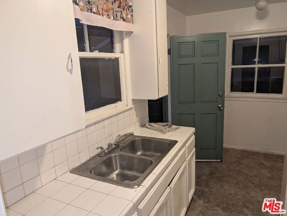 8472 S Main Street - Photo 2