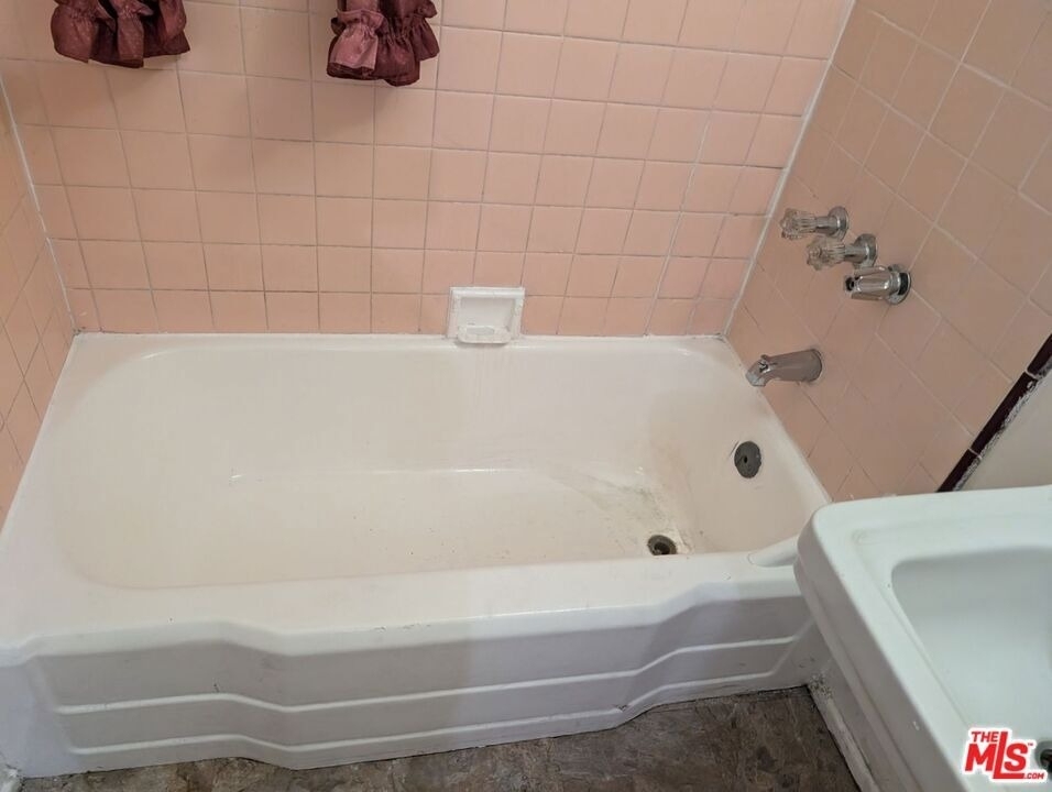 8472 S Main Street - Photo 7