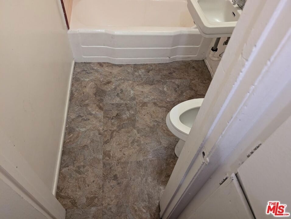 8472 S Main Street - Photo 9