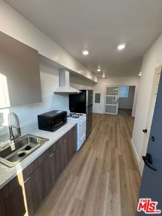 1039 E 28th Street - Photo 5