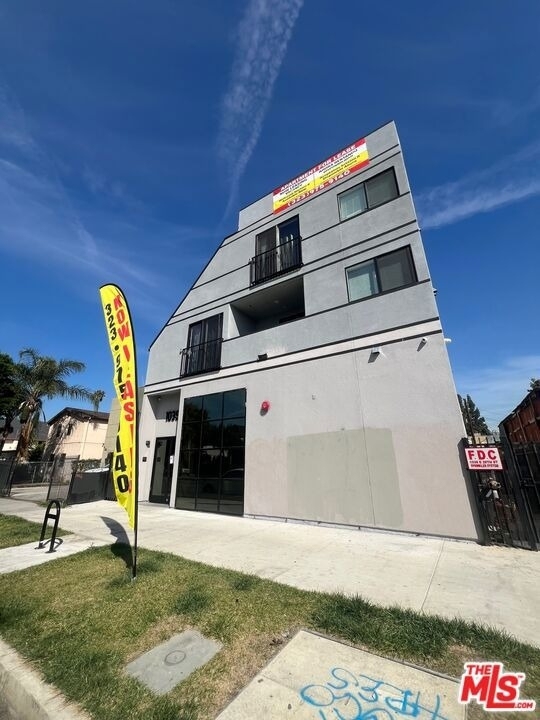 1039 E 28th Street - Photo 1