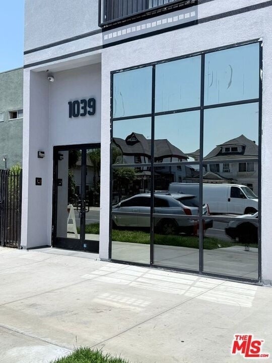 1039 E 28th Street - Photo 6