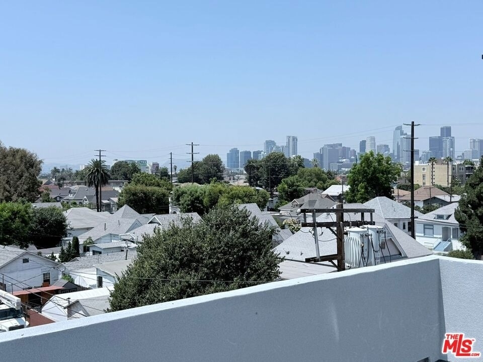 1039 E 28th Street - Photo 3