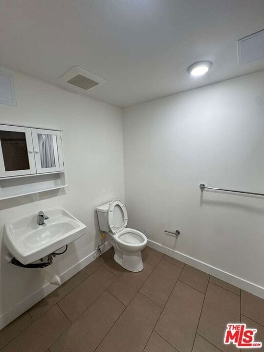 1039 E 28th Street - Photo 14