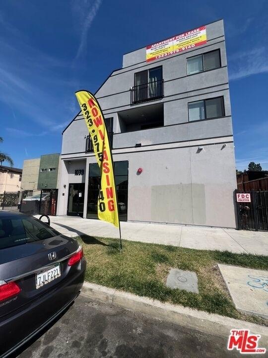 1039 E 28th Street - Photo 0