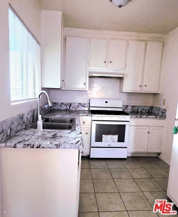 3055 Foothill Boulevard - Photo 3