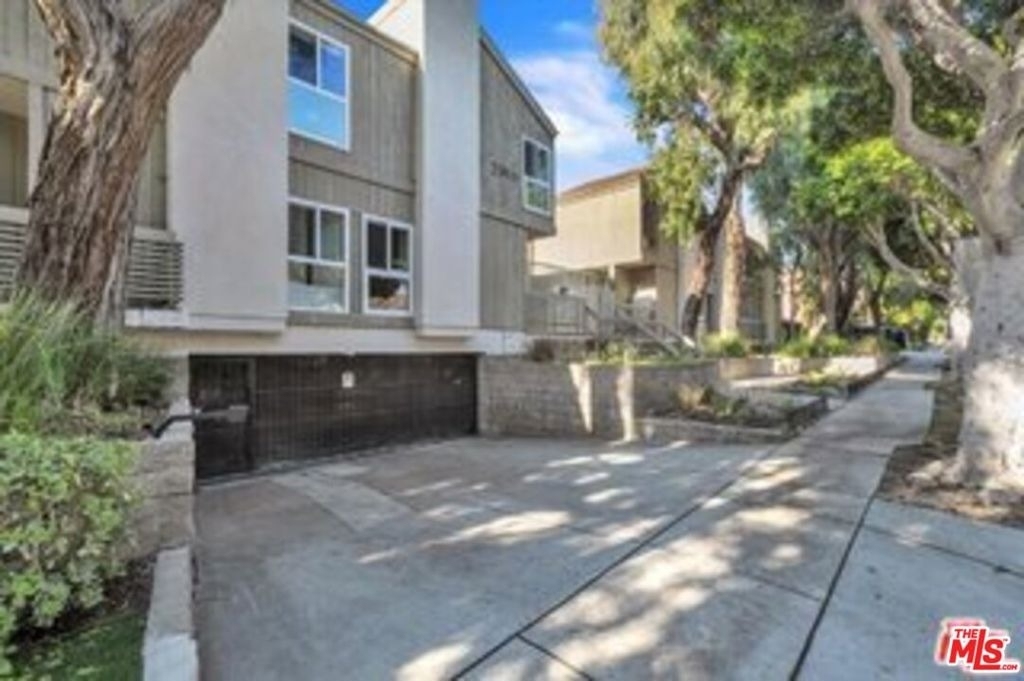 2909 Arizona Avenue - Photo 3