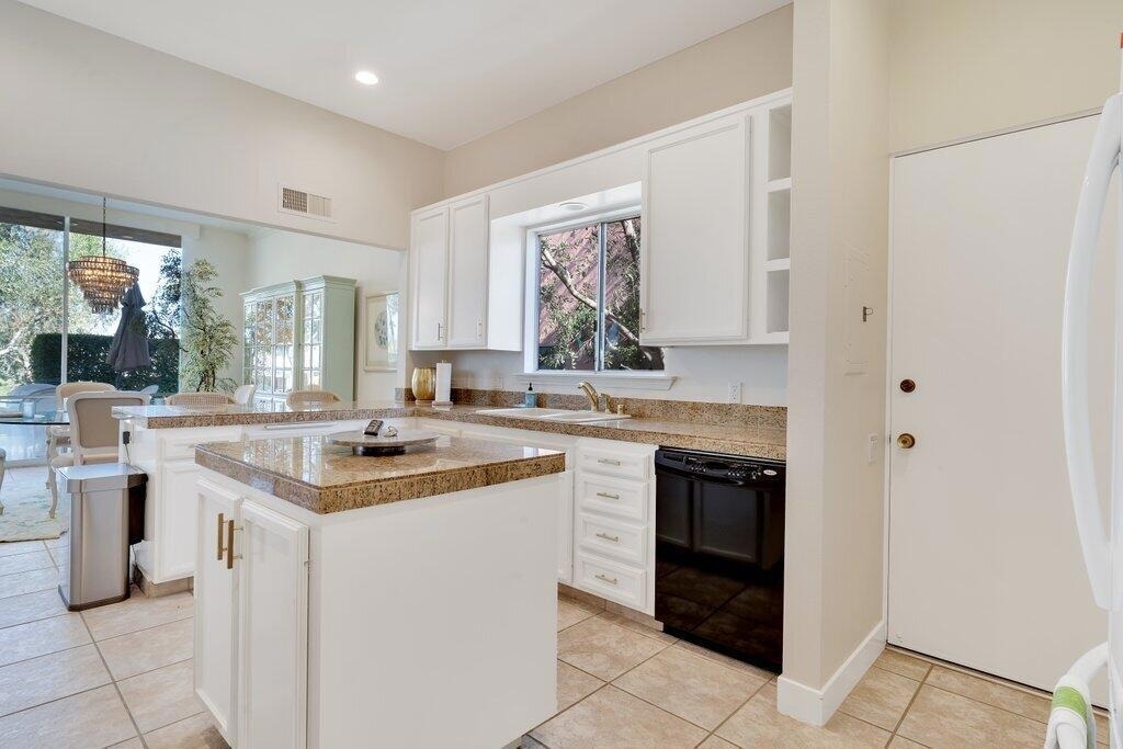 47126 El Menara Circle - Photo 13