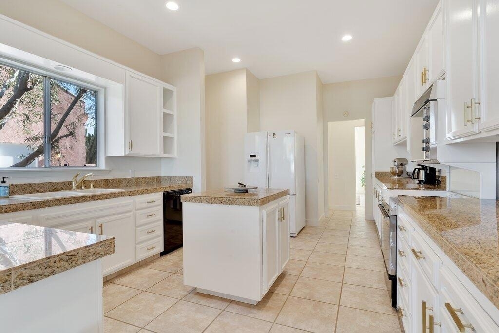 47126 El Menara Circle - Photo 12