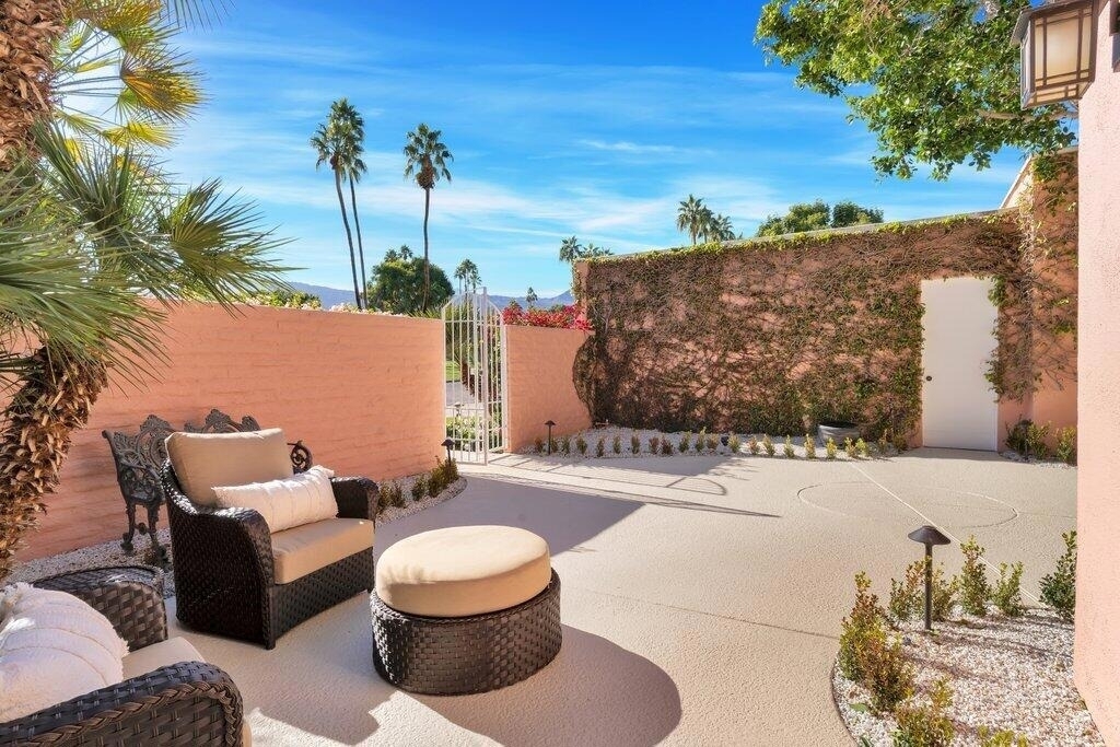 47126 El Menara Circle - Photo 2