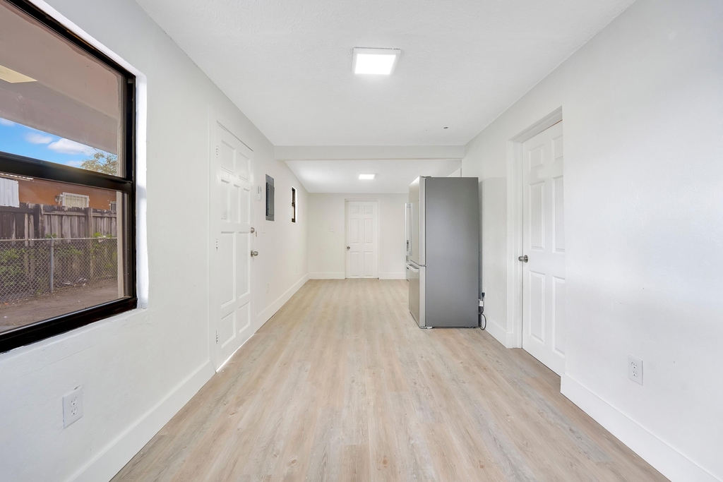 2428 Nw 28th Street - Photo 5