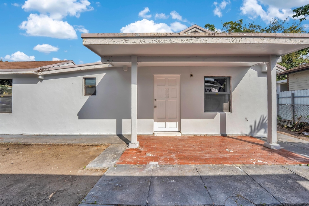 2428 Nw 28th Street - Photo 1