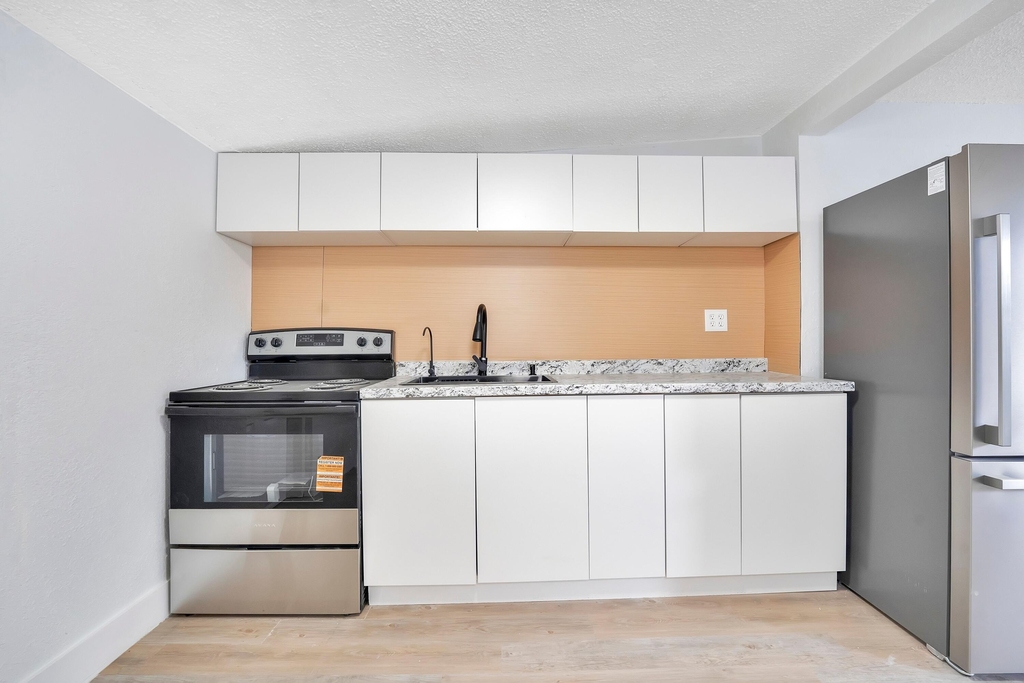 2428 Nw 28th Street - Photo 3