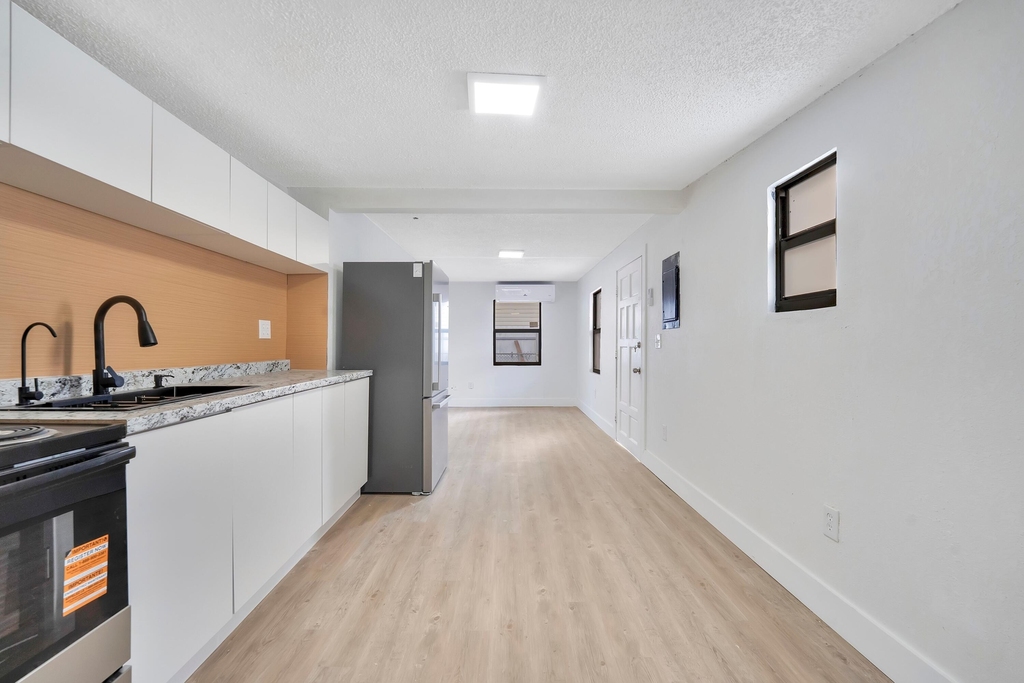 2428 Nw 28th Street - Photo 4