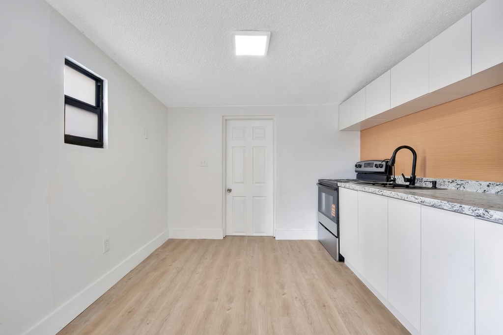 2428 Nw 28th Street - Photo 2