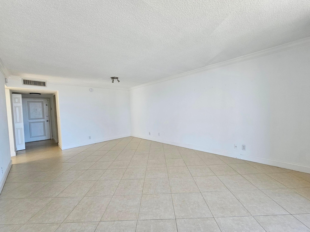 470 Executive Center Drive - Photo 3