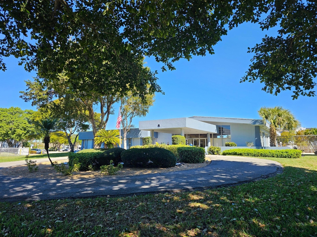 470 Executive Center Drive - Photo 16