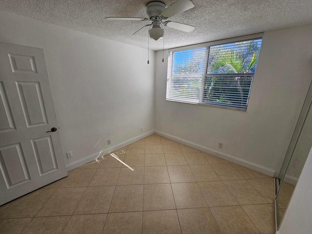 470 Executive Center Drive - Photo 9