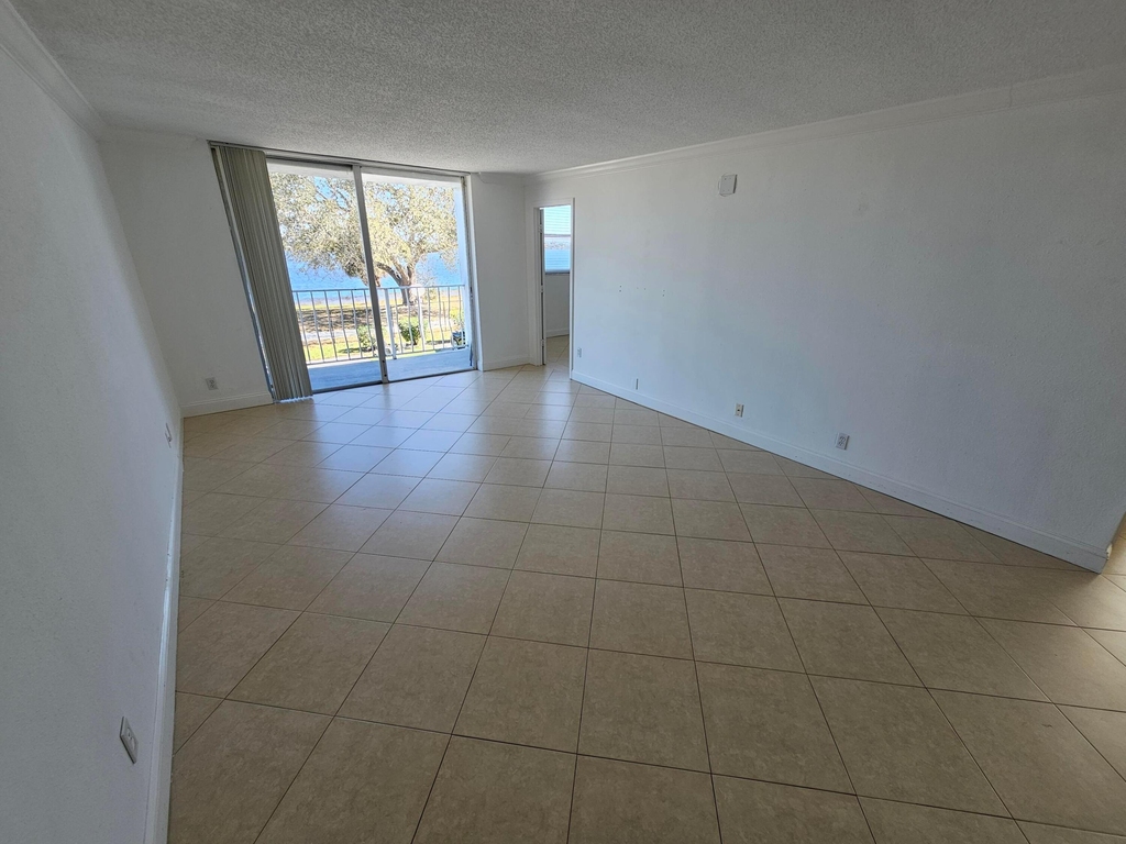 470 Executive Center Drive - Photo 5