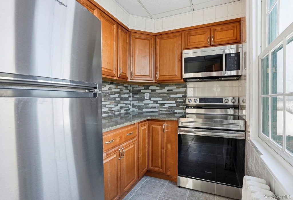 320 Simpson Place - Photo 8