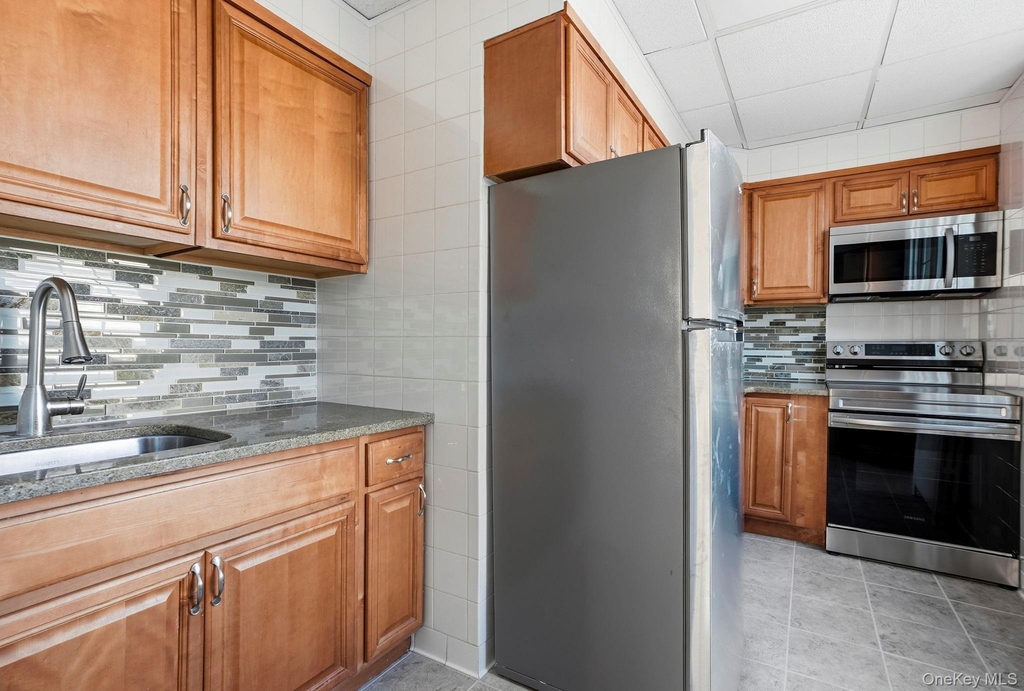 320 Simpson Place - Photo 9